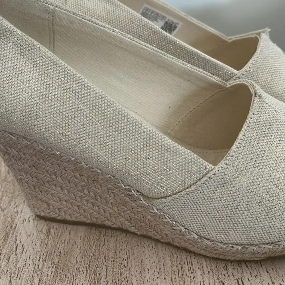 TOMS Michele slip on Espadrille Wedge Pump, Gold Metallic, Open toe, 10,‎ NWOB
